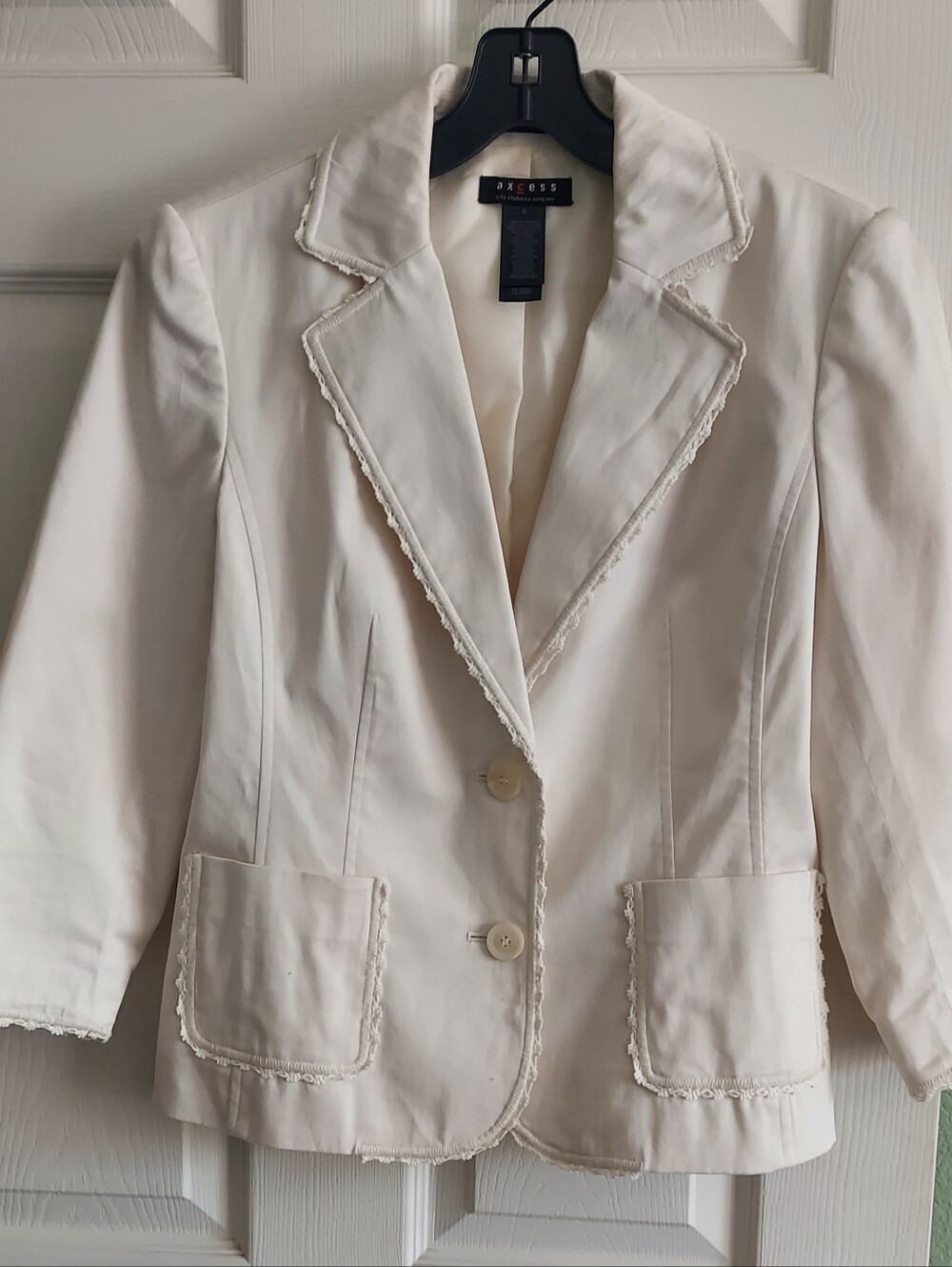 Cute Egshell Blazer With Lace Trim